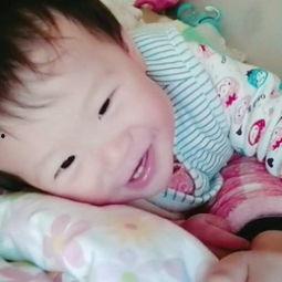 小孩玩生小宝宝的视频